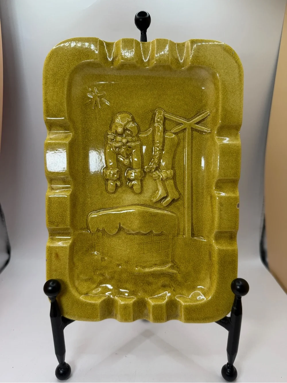 Vintage Mustard Yellow/Charteuse Ceramic Ashtray/Trinket Dish. Christmas Motif.